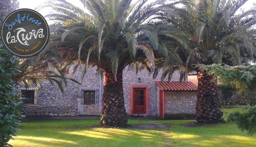 مبيت وإفطار La Curva Surfhouse   Hostel