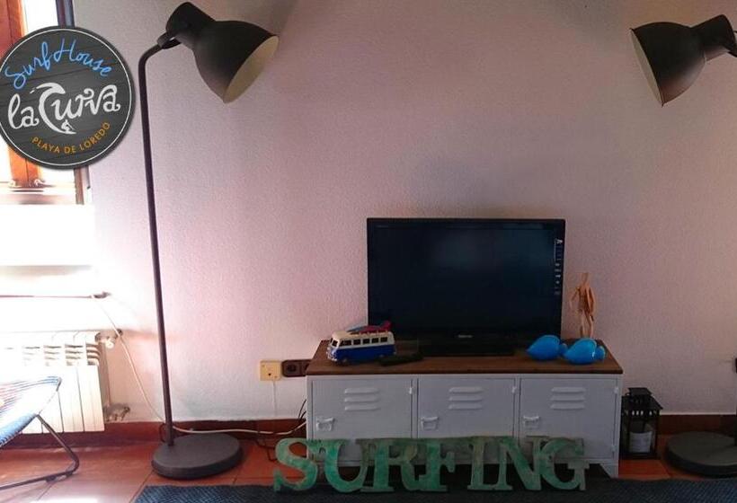 مبيت وإفطار La Curva Surfhouse   Hostel