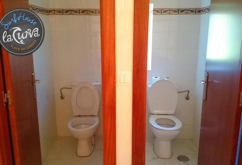 مبيت وإفطار La Curva Surfhouse   Hostel