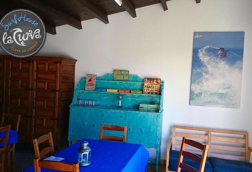 مبيت وإفطار La Curva Surfhouse   Hostel
