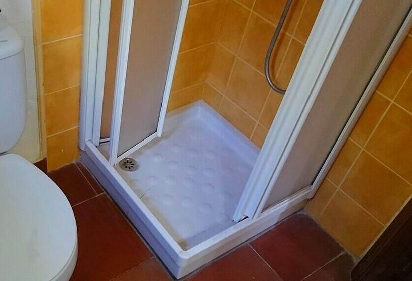 مبيت وإفطار La Curva Surfhouse   Hostel