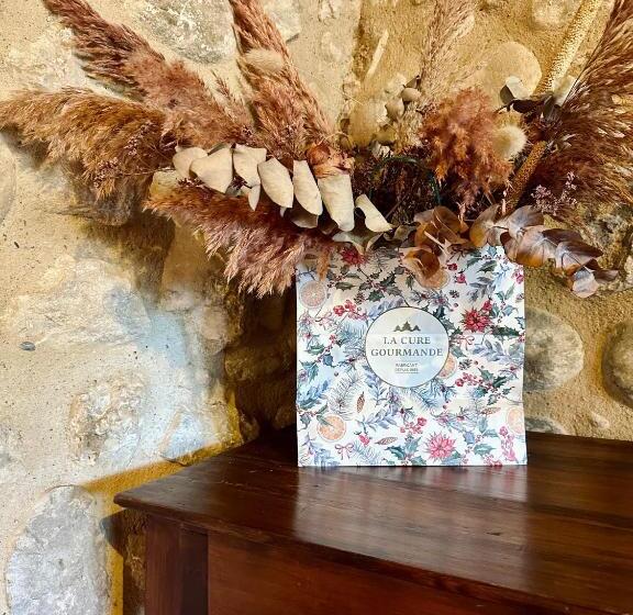 تختخواب و صبحانه Mas Camins