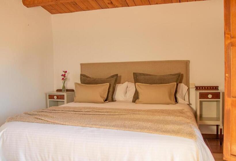 تختخواب و صبحانه Mas Camins