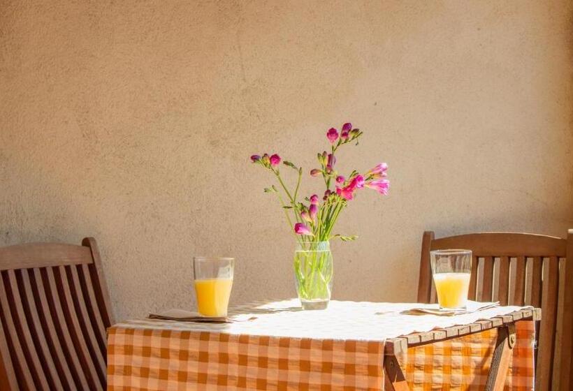 تختخواب و صبحانه Mas Camins