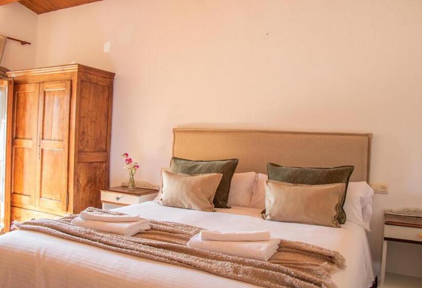 تختخواب و صبحانه Mas Camins