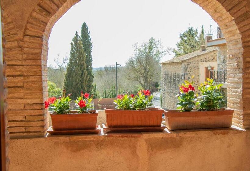 تختخواب و صبحانه Mas Camins