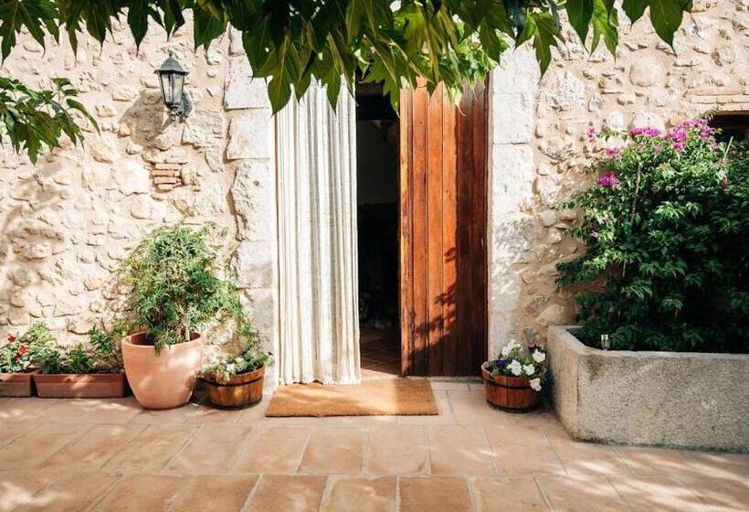 تختخواب و صبحانه Mas Camins