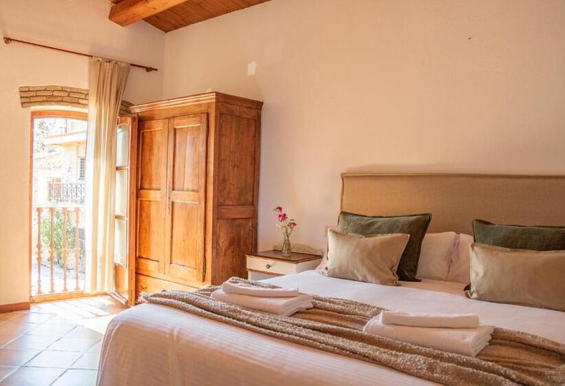 تختخواب و صبحانه Mas Camins