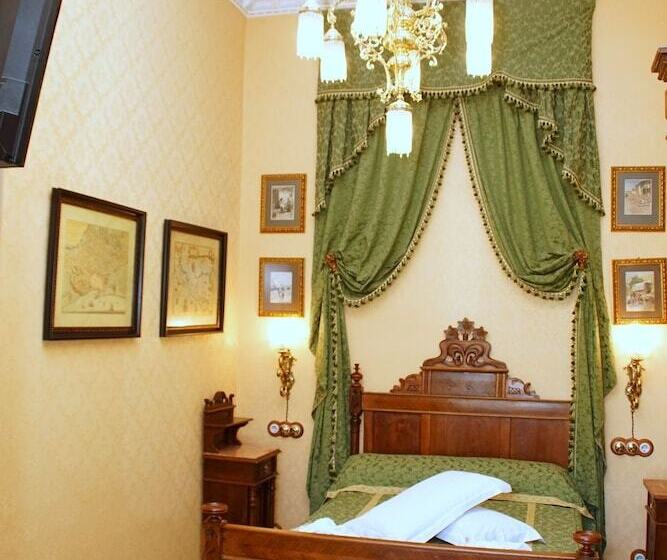 تختخواب و صبحانه Sitges Royal Rooms