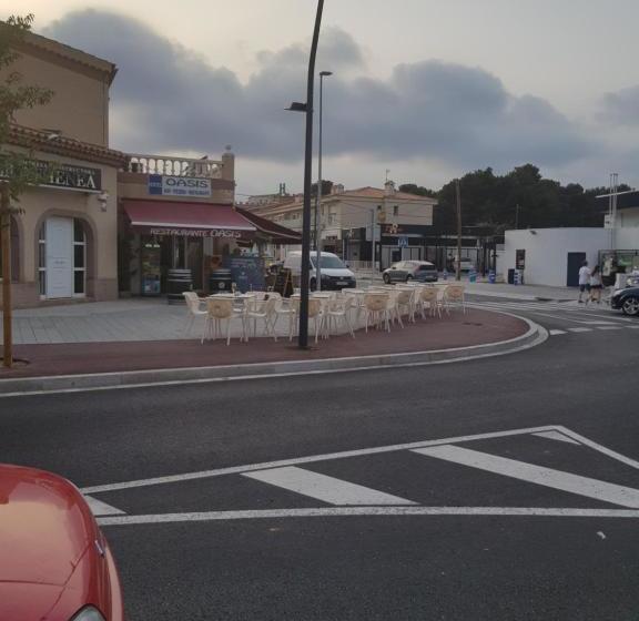 הוסטל Hostal Pizzeria Oasis