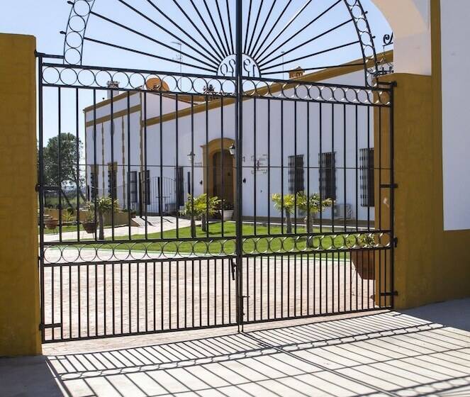 فندق Bodega El Moral