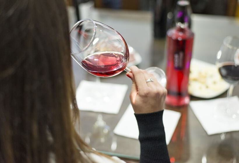 فندق Bodega El Moral