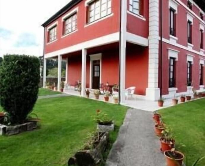 هتل Casa De Indianos Don Tomas