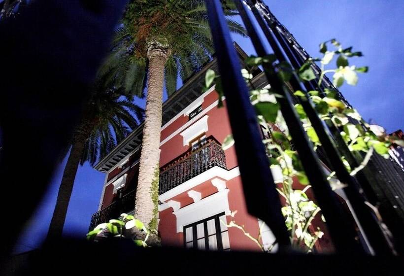 هتل Casa De Indianos Don Tomas