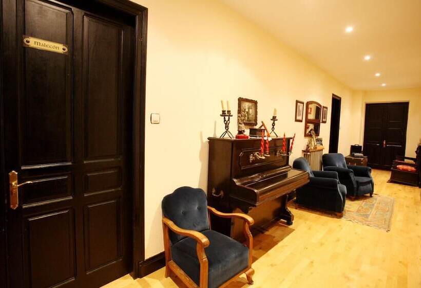 هتل Casa De Indianos Don Tomas