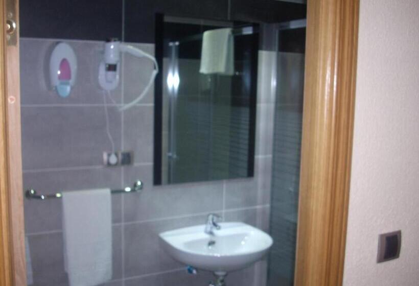 فندق Corona De Castilla