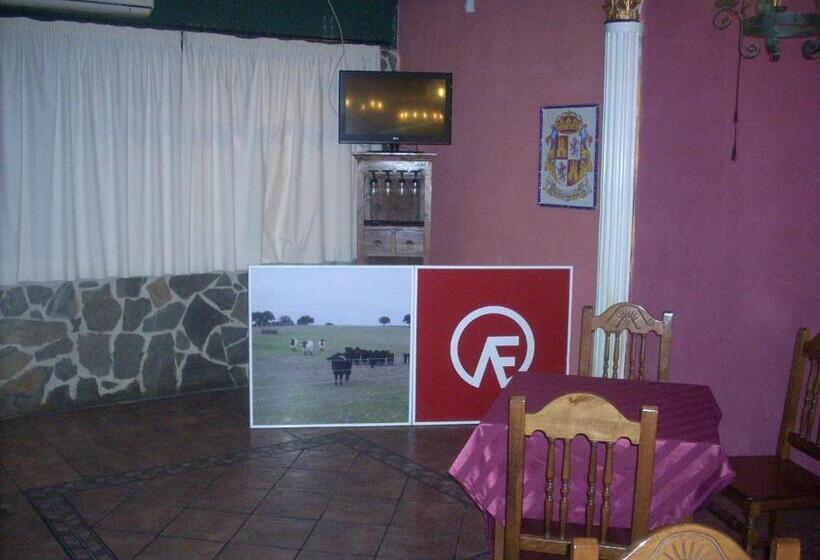 فندق Corona De Castilla