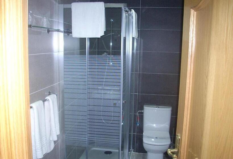 فندق Corona De Castilla