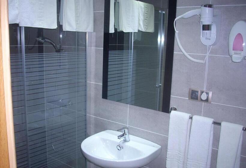 فندق Corona De Castilla