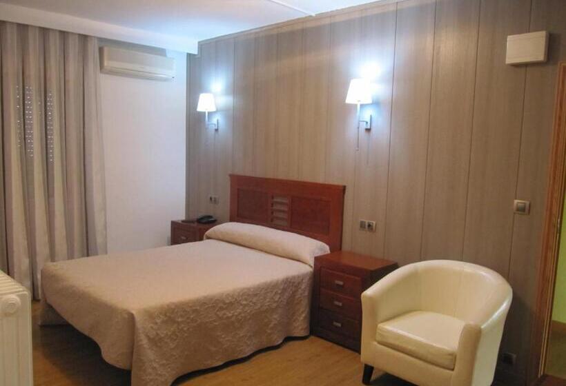 فندق Corona De Castilla