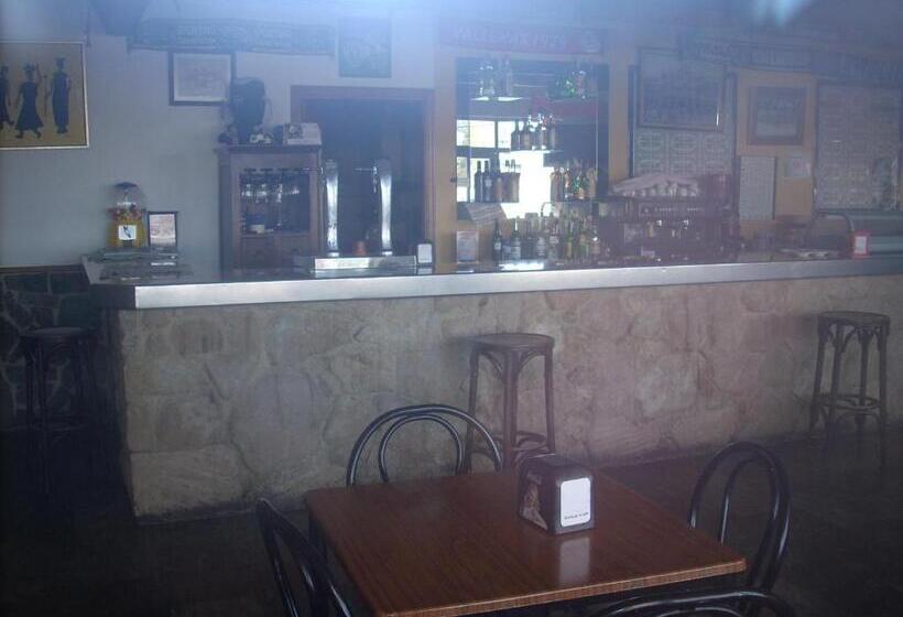 فندق Corona De Castilla