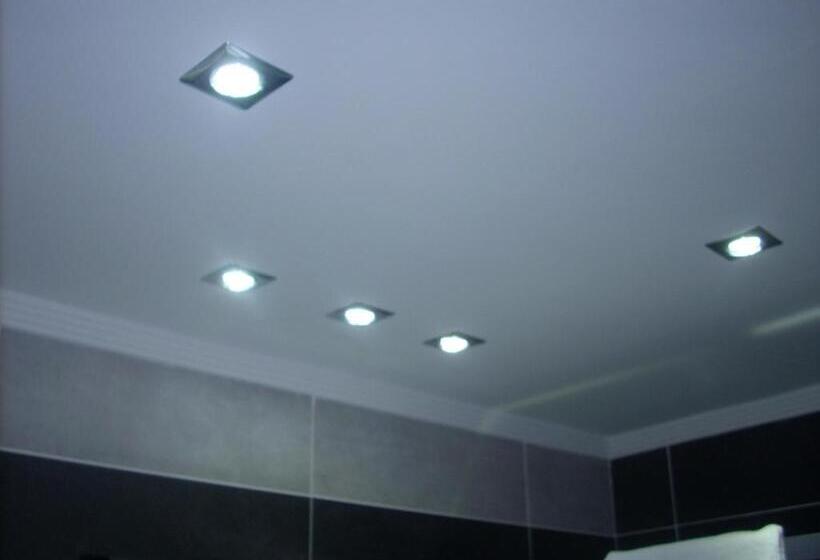 فندق Corona De Castilla