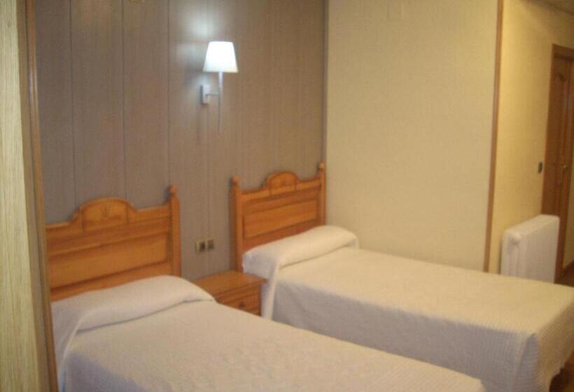 فندق Corona De Castilla