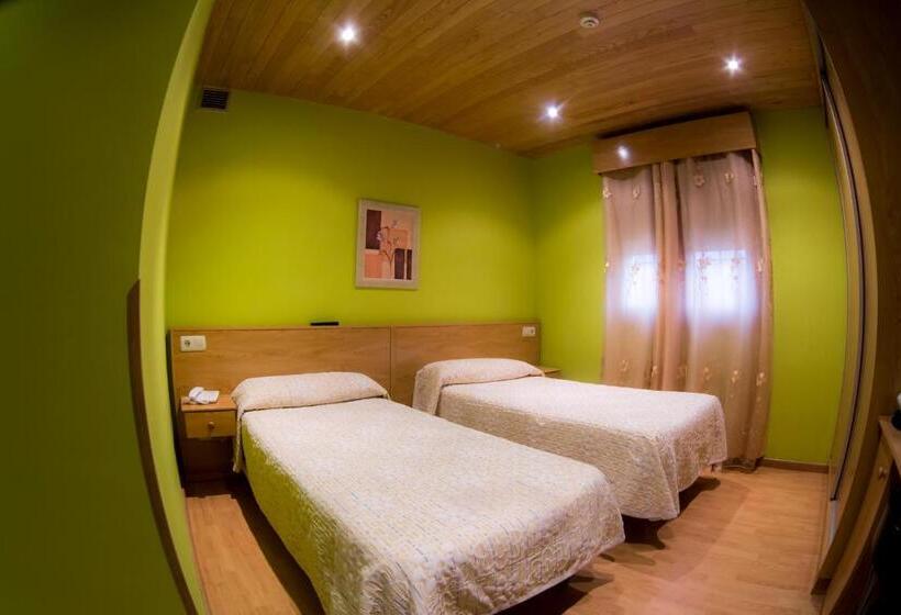 هتل El Horreo De Aviles