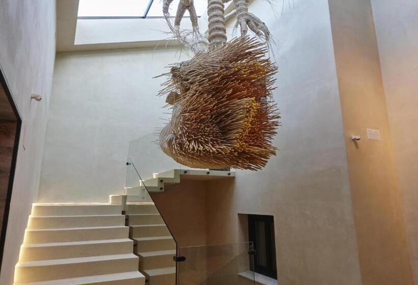 Отель Galeria Essentia