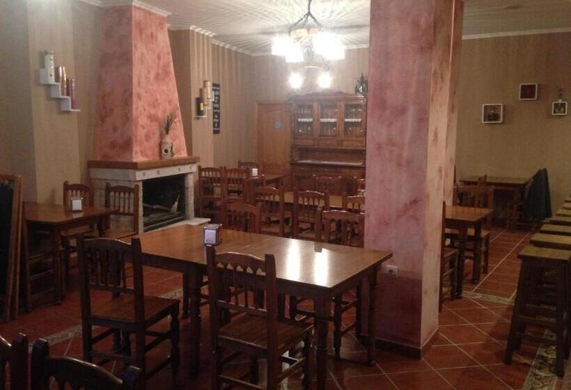 ホテル Hostal D´ernes