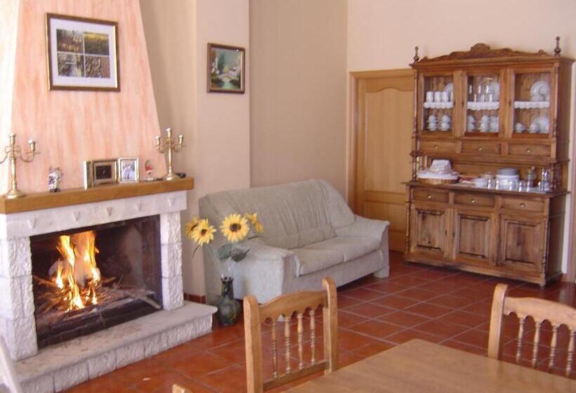 ホテル Hostal D´ernes