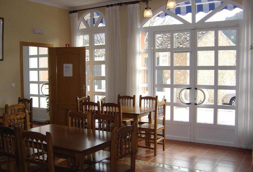 ホテル Hostal D´ernes