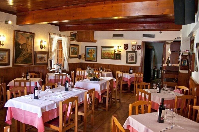 هتل Hostal La Maya