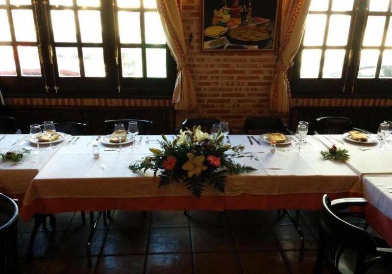 هتل Hostal La Maya