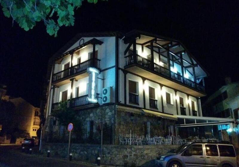 هتل Hostal La Maya