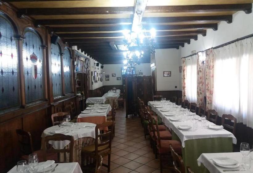 Отель Hostal Los Galgos