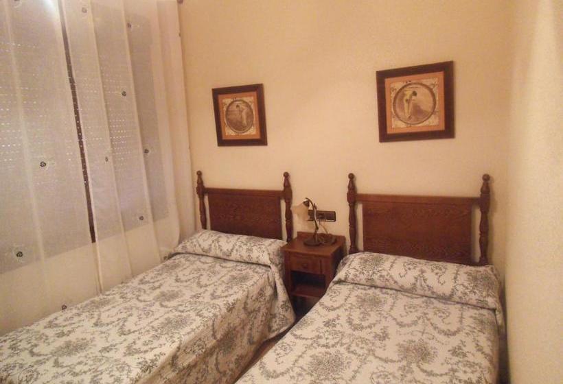 Отель Hostal Los Galgos