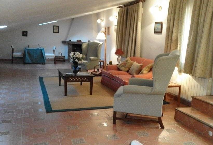 فندق Hostal Rural Cumbres De Castilla