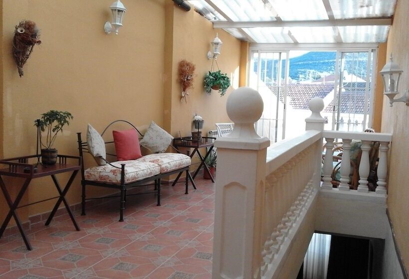 فندق Hostal Rural Cumbres De Castilla