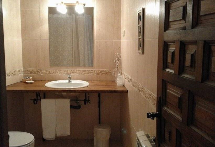 فندق Hostal Rural Cumbres De Castilla