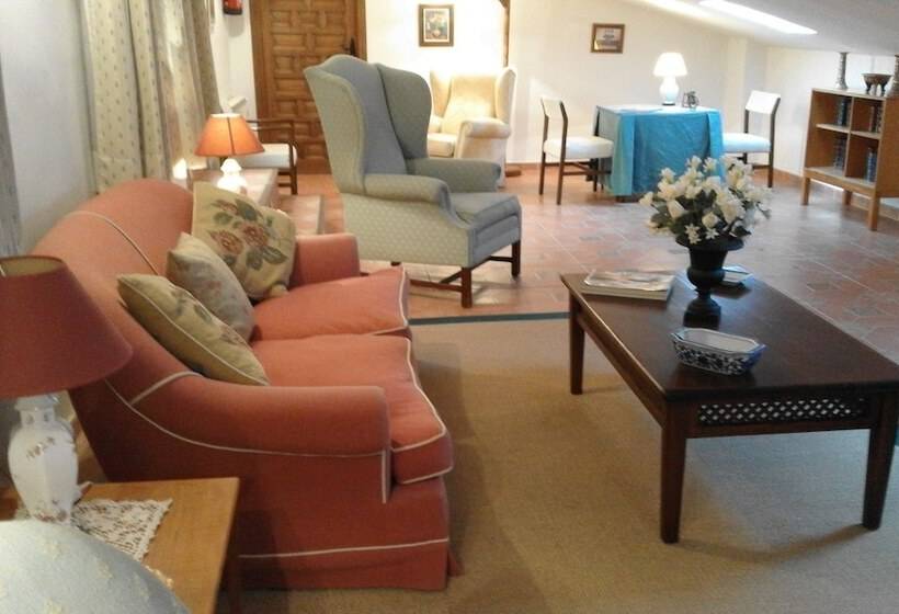 فندق Hostal Rural Cumbres De Castilla