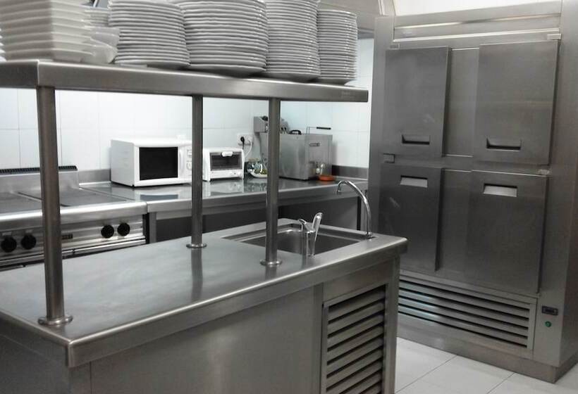 فندق Hostal Rural Cumbres De Castilla