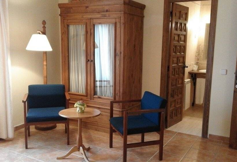فندق Hostal Rural Cumbres De Castilla