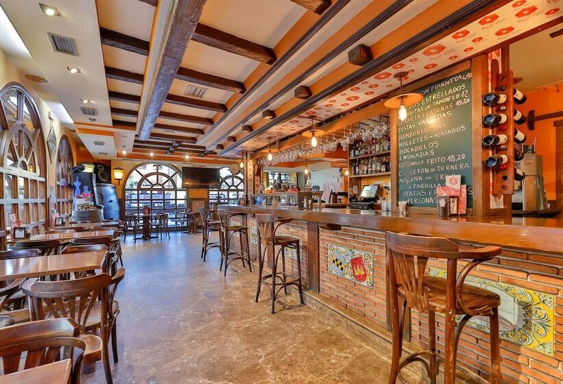 Отель Hostería El Bodegón De Gredos