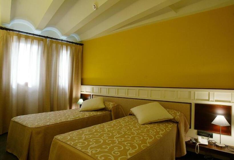 ホテル La Fonda Moreno