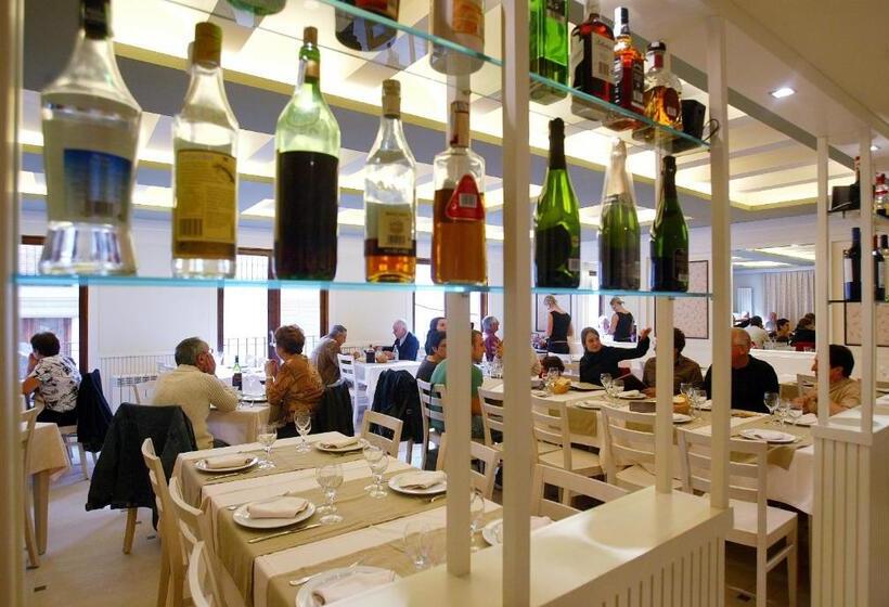 ホテル La Fonda Moreno