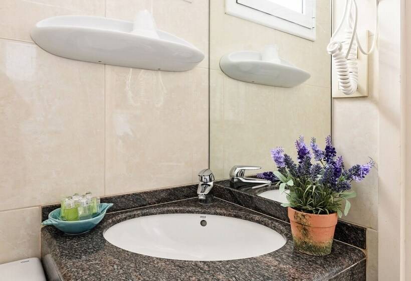 Отель La Goleta