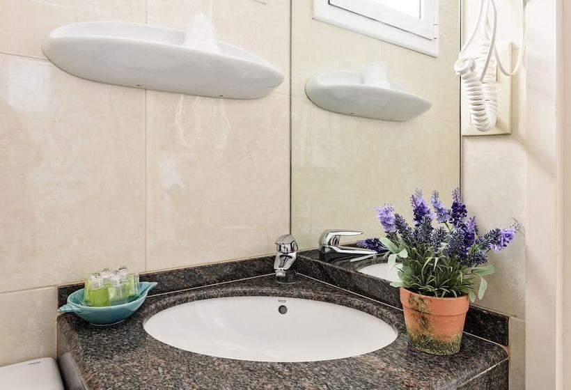 Отель La Goleta