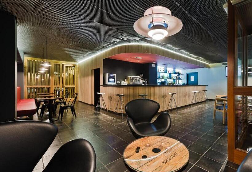 Отель Las Casas De Pandreula