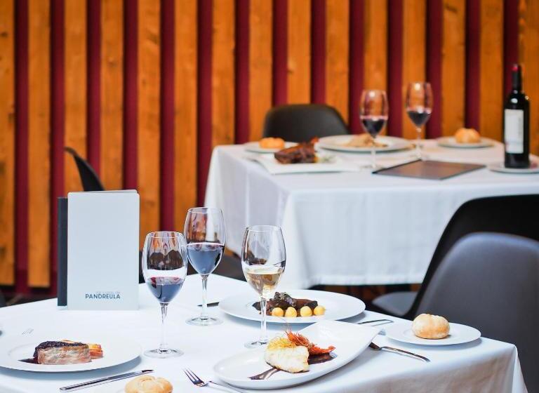 Отель Las Casas De Pandreula